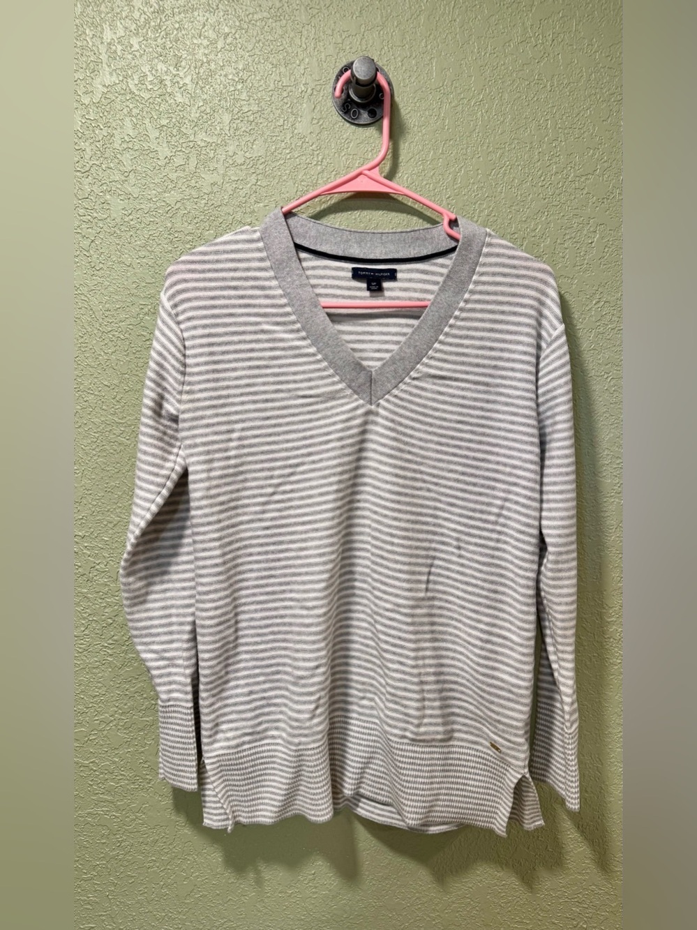 Tommy Hilfiger Women's Gray & White Striped V-Neck Sweater